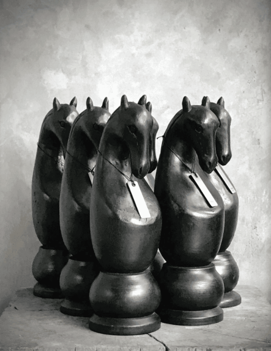Chess horse häst svart black schack Noori Objects inredning återförsäljare our story home 1